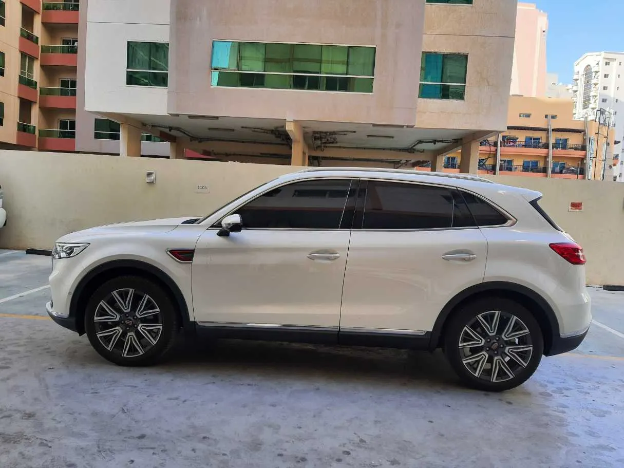 Car image 8
