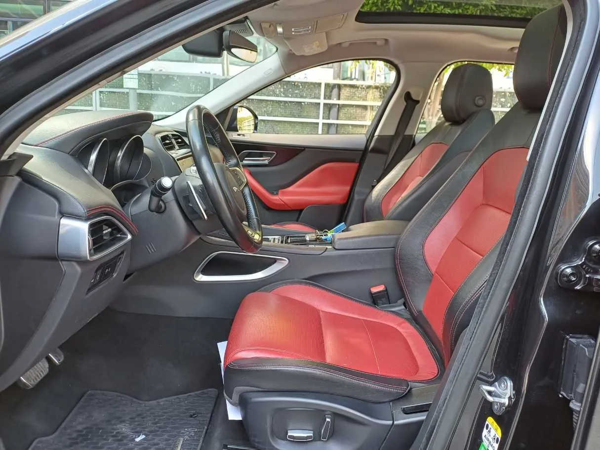 Car image 12