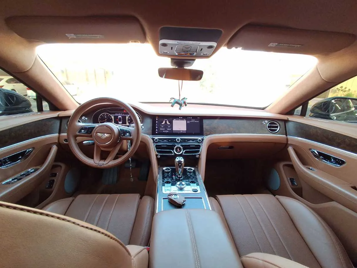 Car image 15