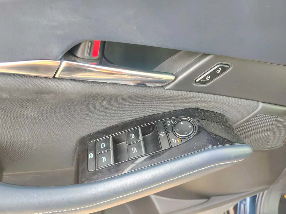 Car image 36
