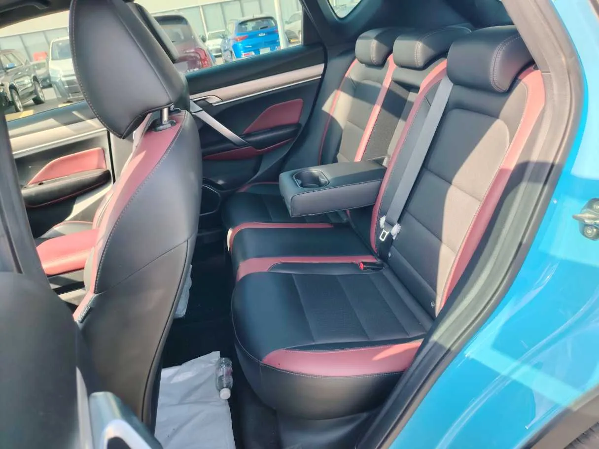 Car image 16