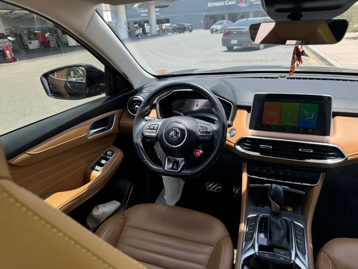 Car image 19