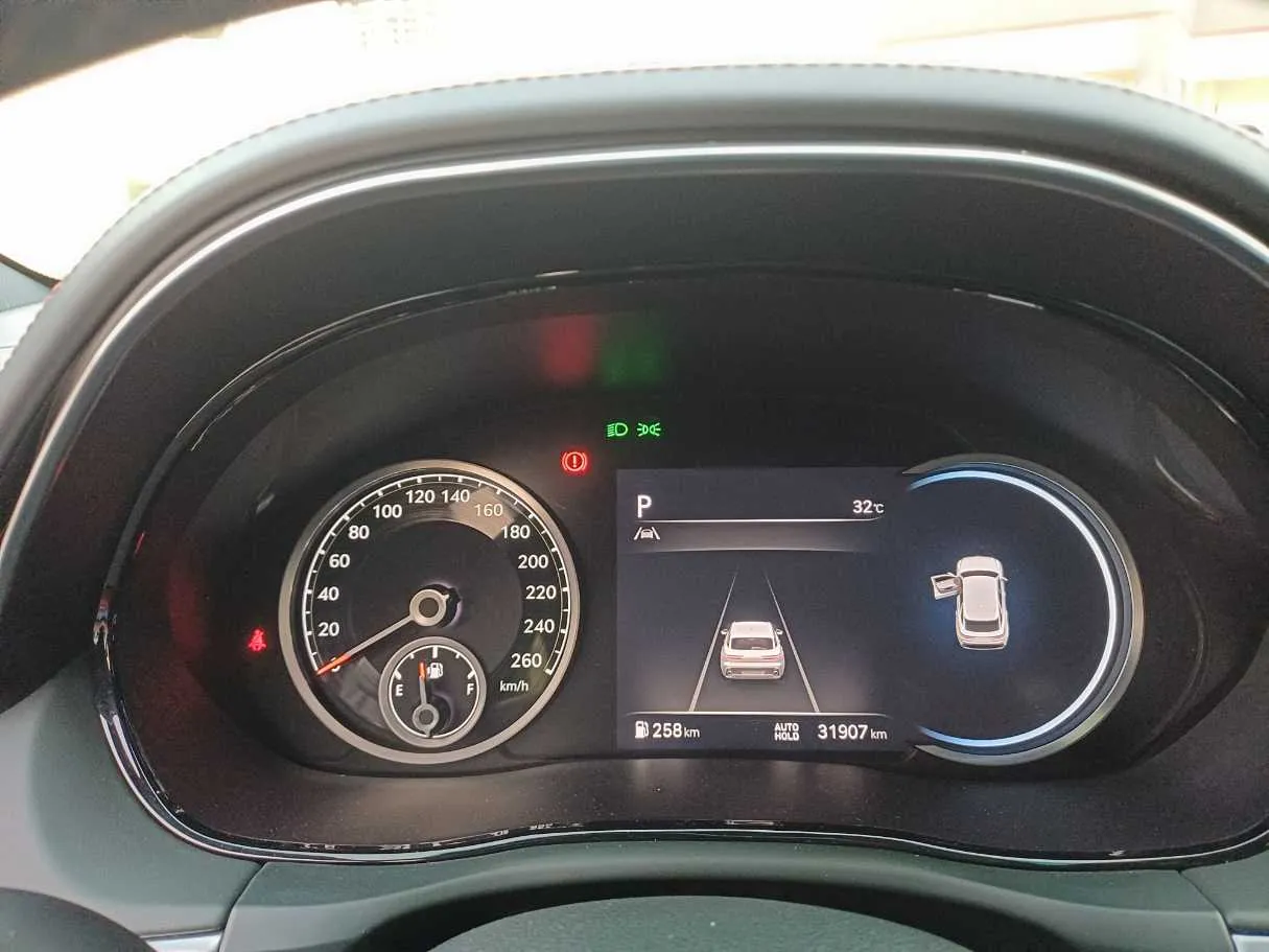 Car image 18