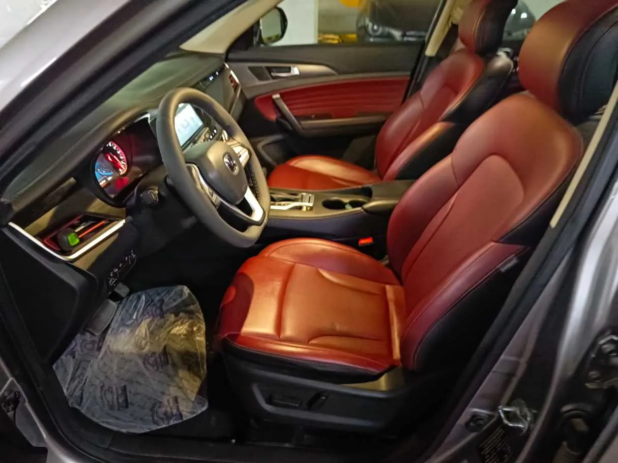 Car image 13