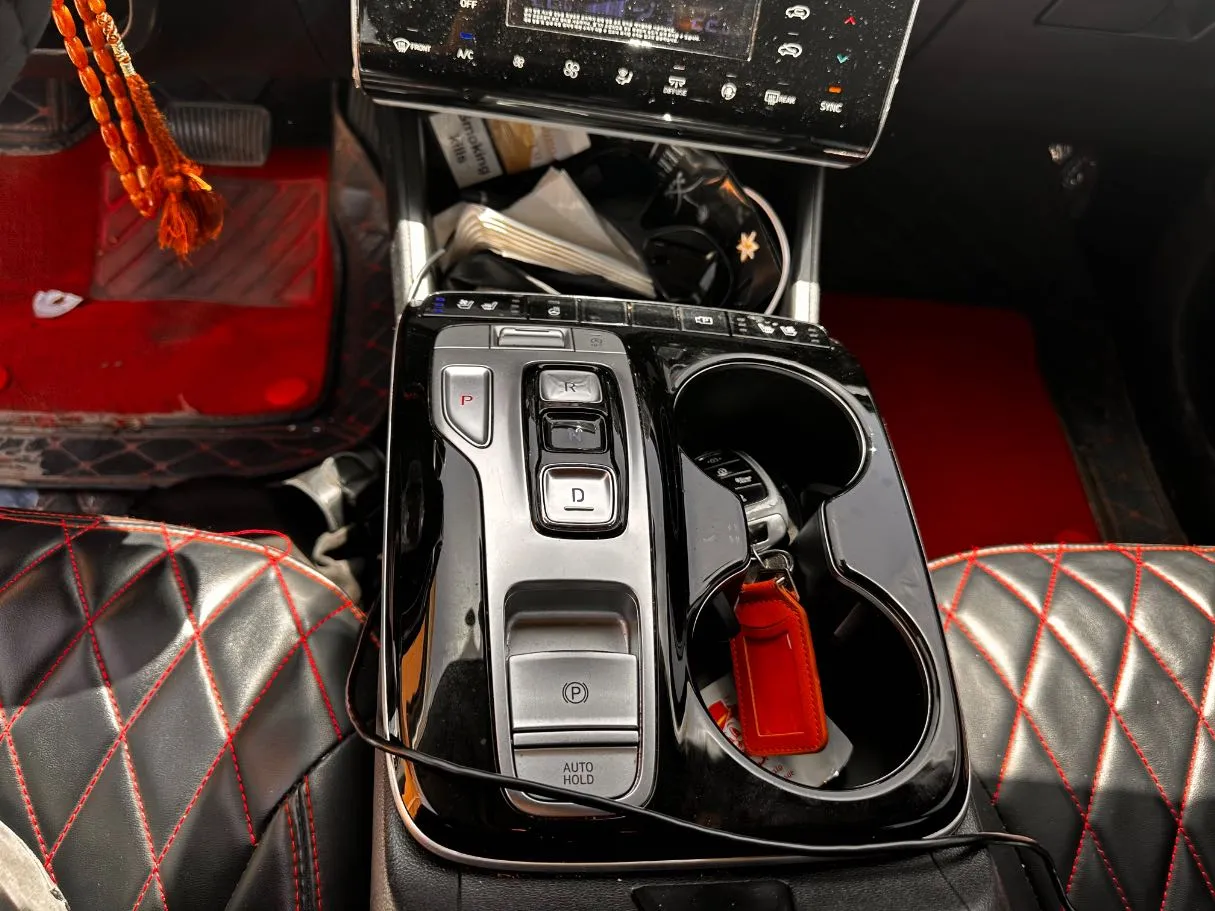 Car image 17
