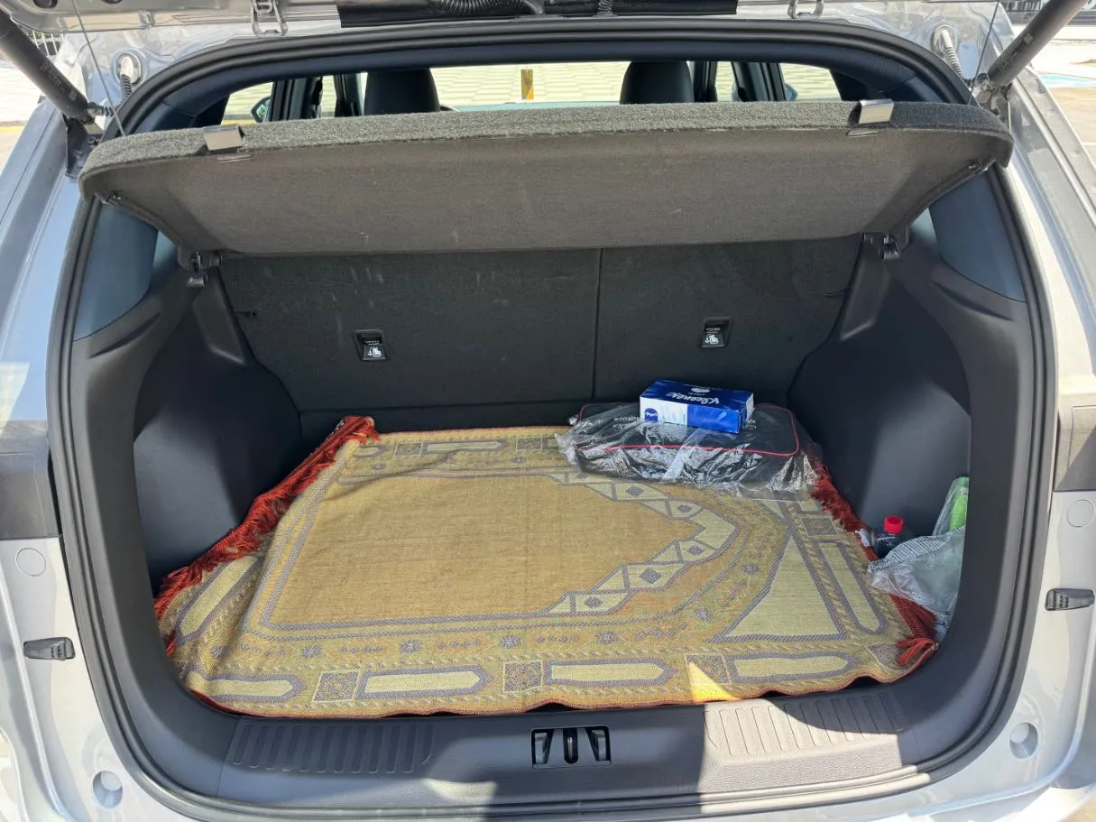 Car image 24