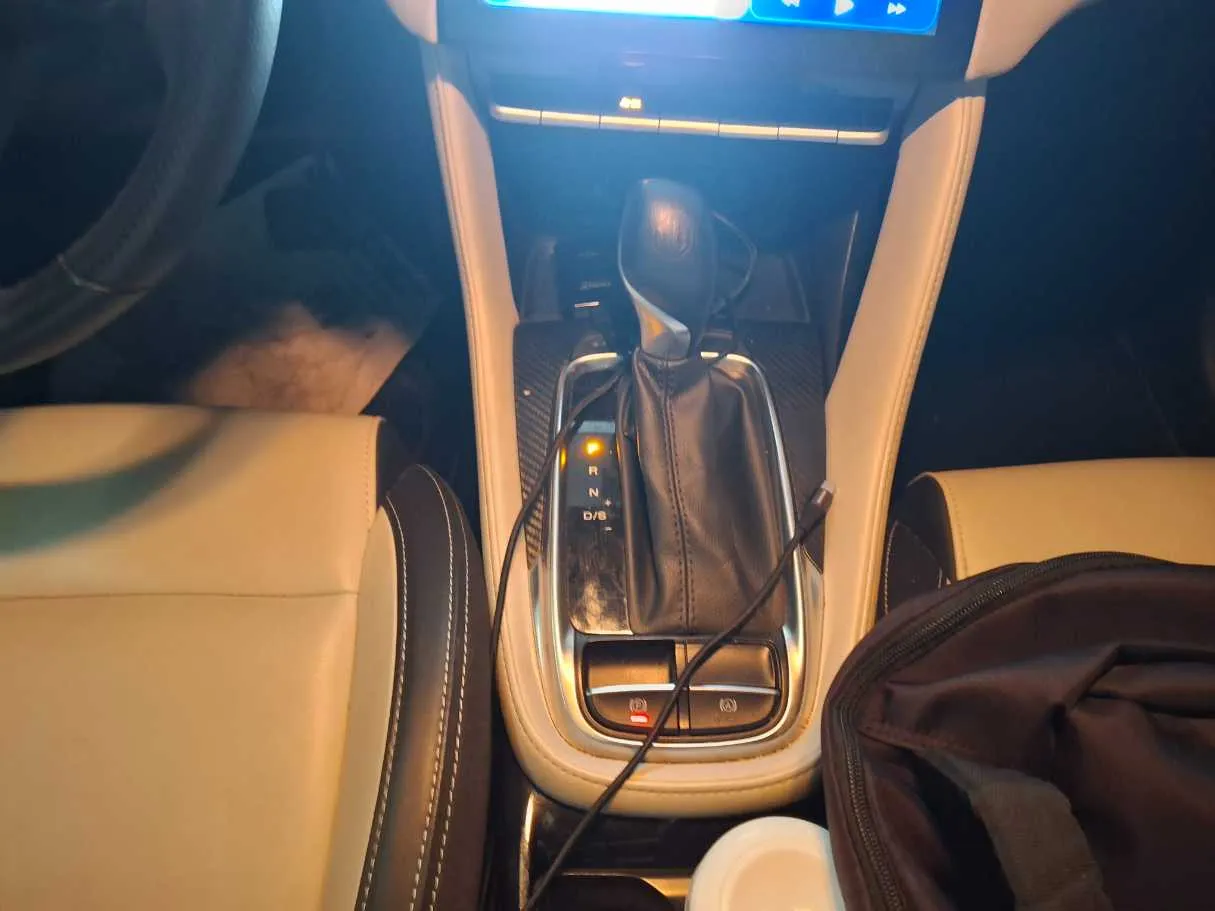 Car image 15