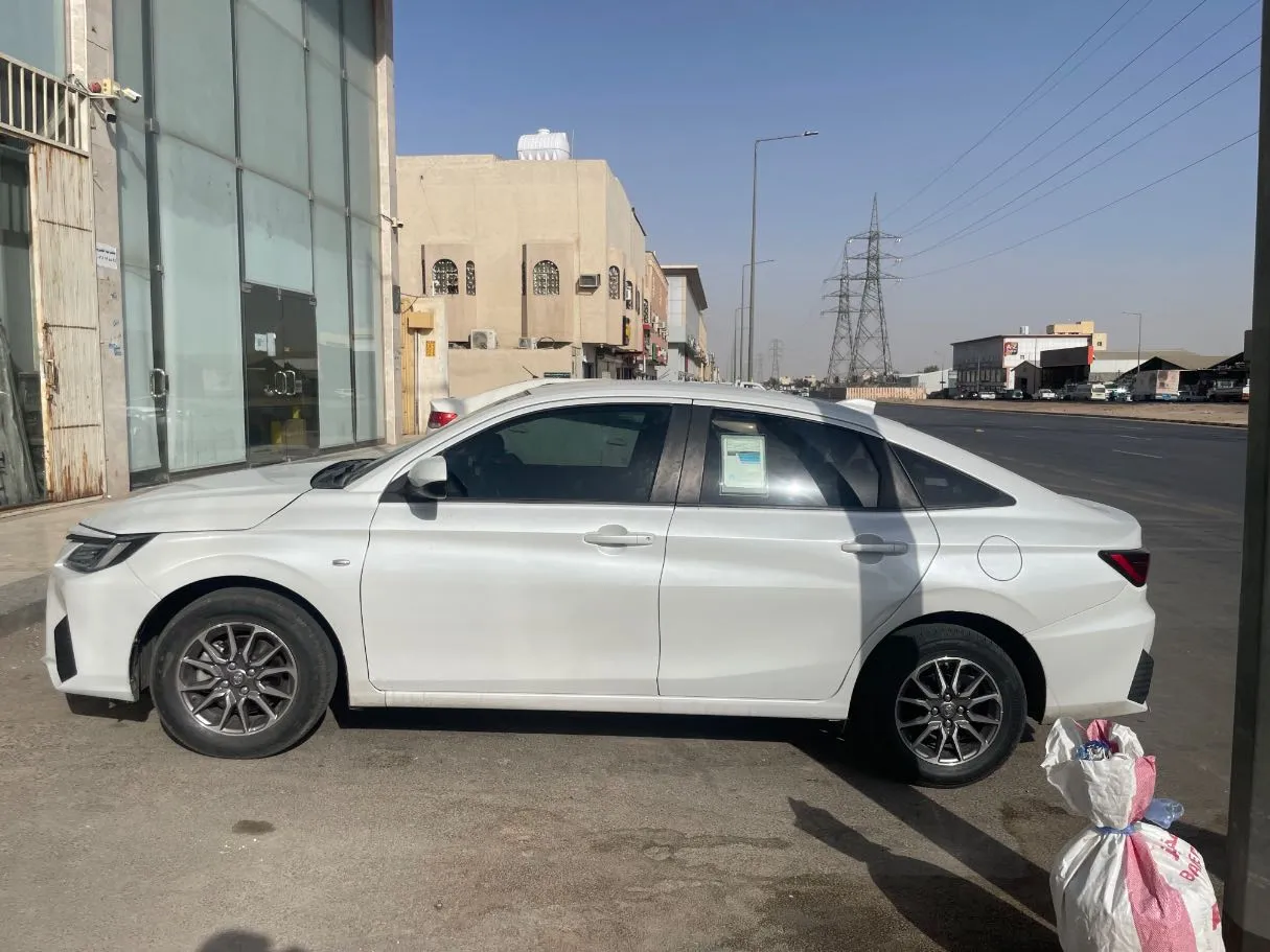 Car image 8