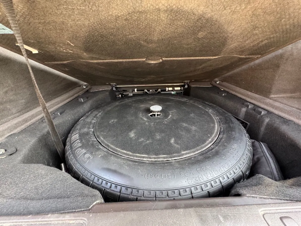 Car image 27