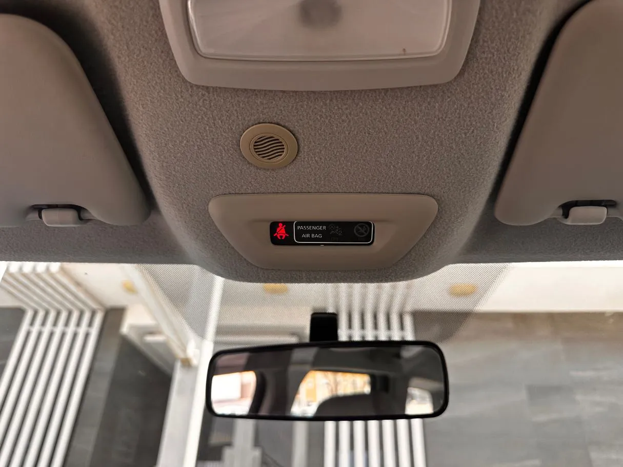Car image 25