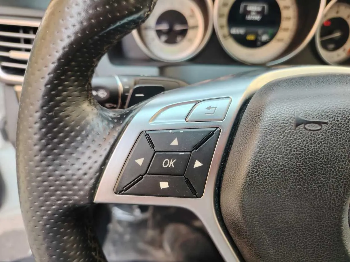 Car image 33