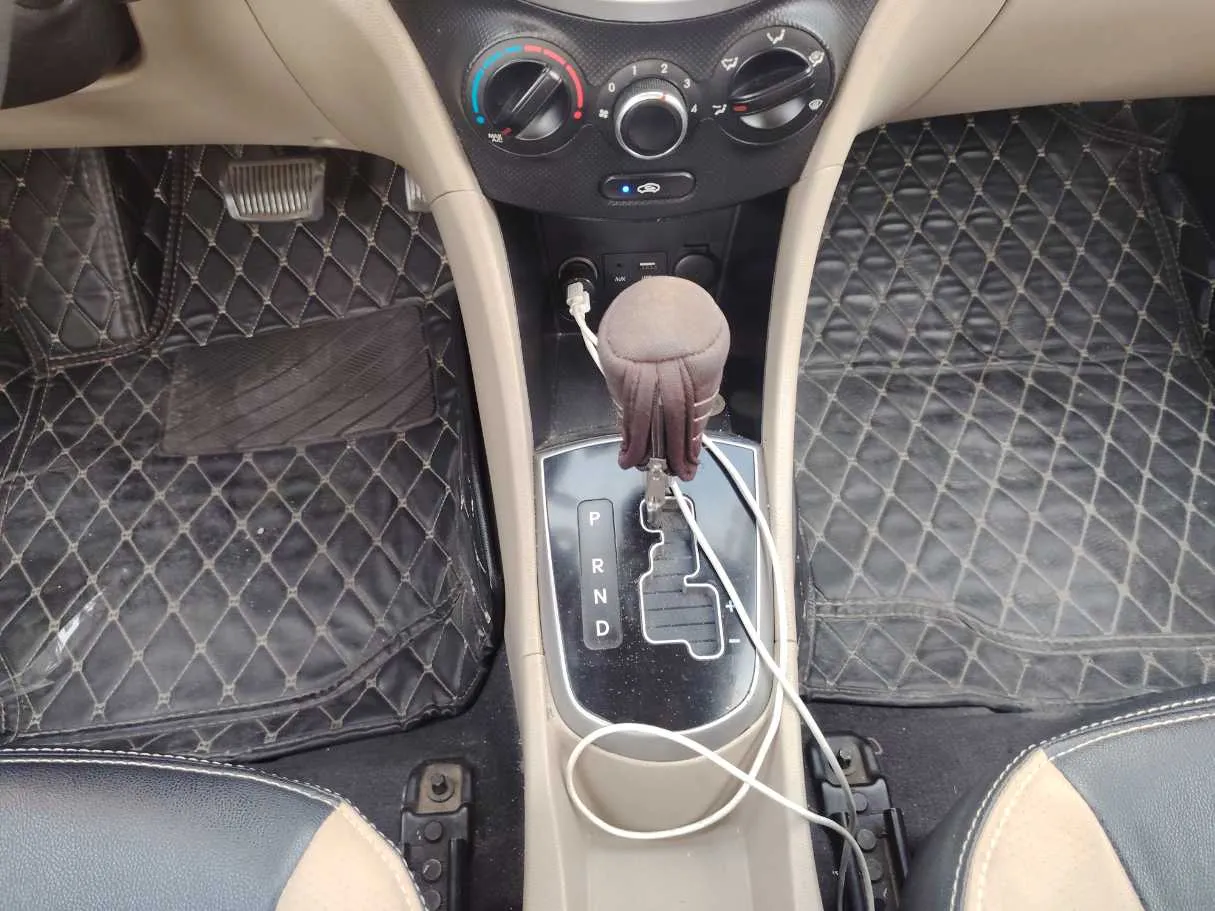 Car image 14