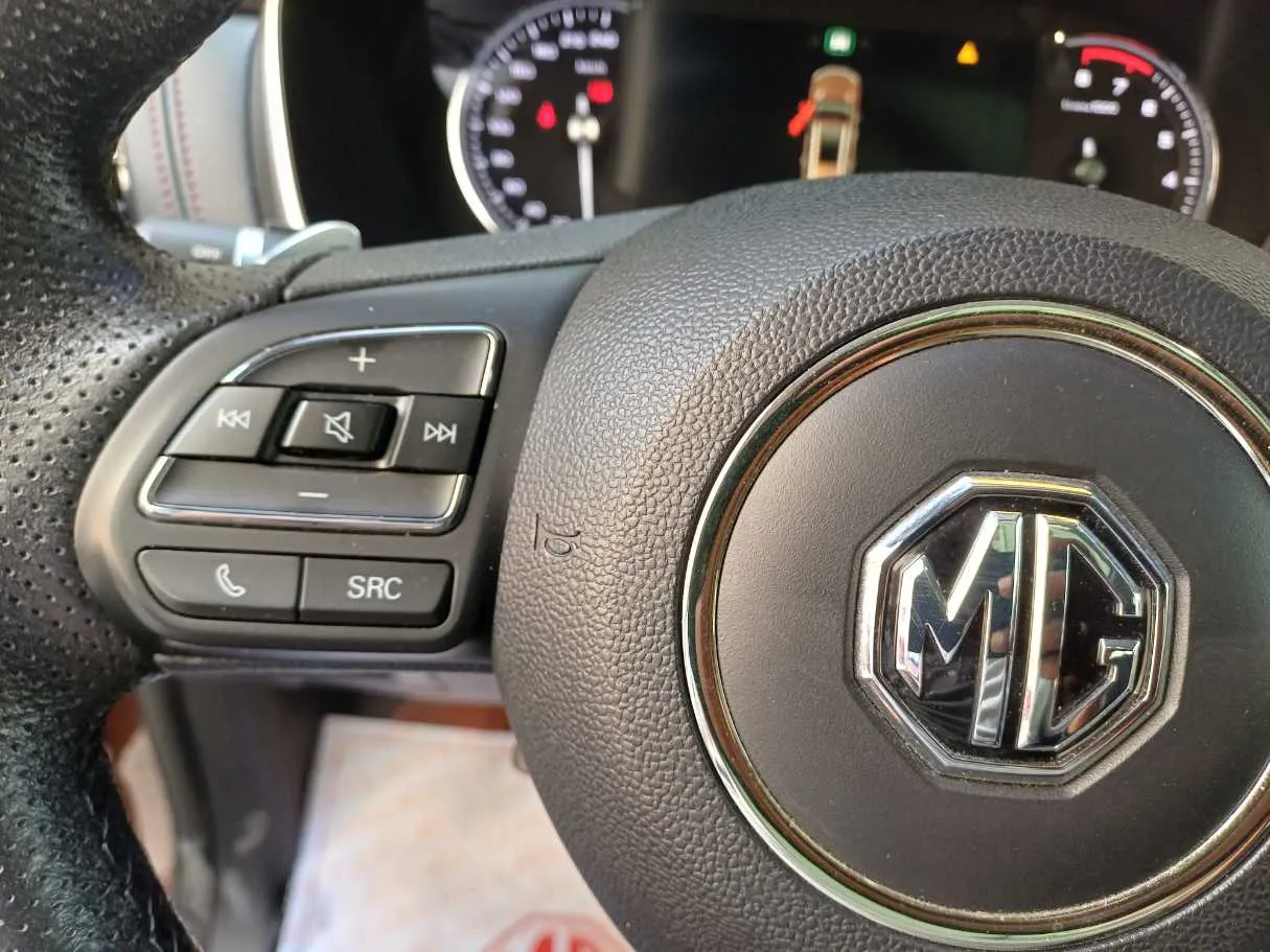 Car image 19