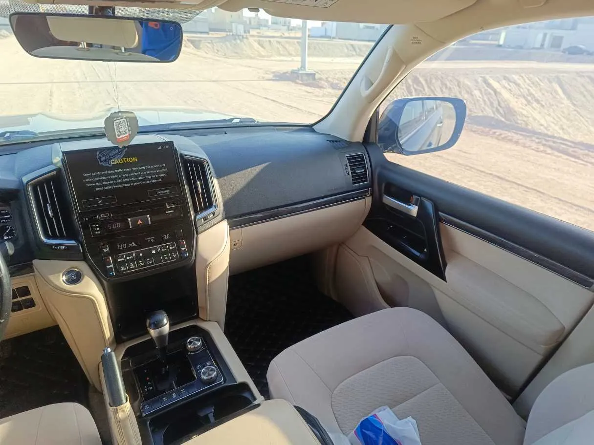 Car image 28