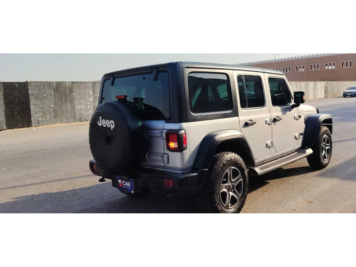 Car image 5