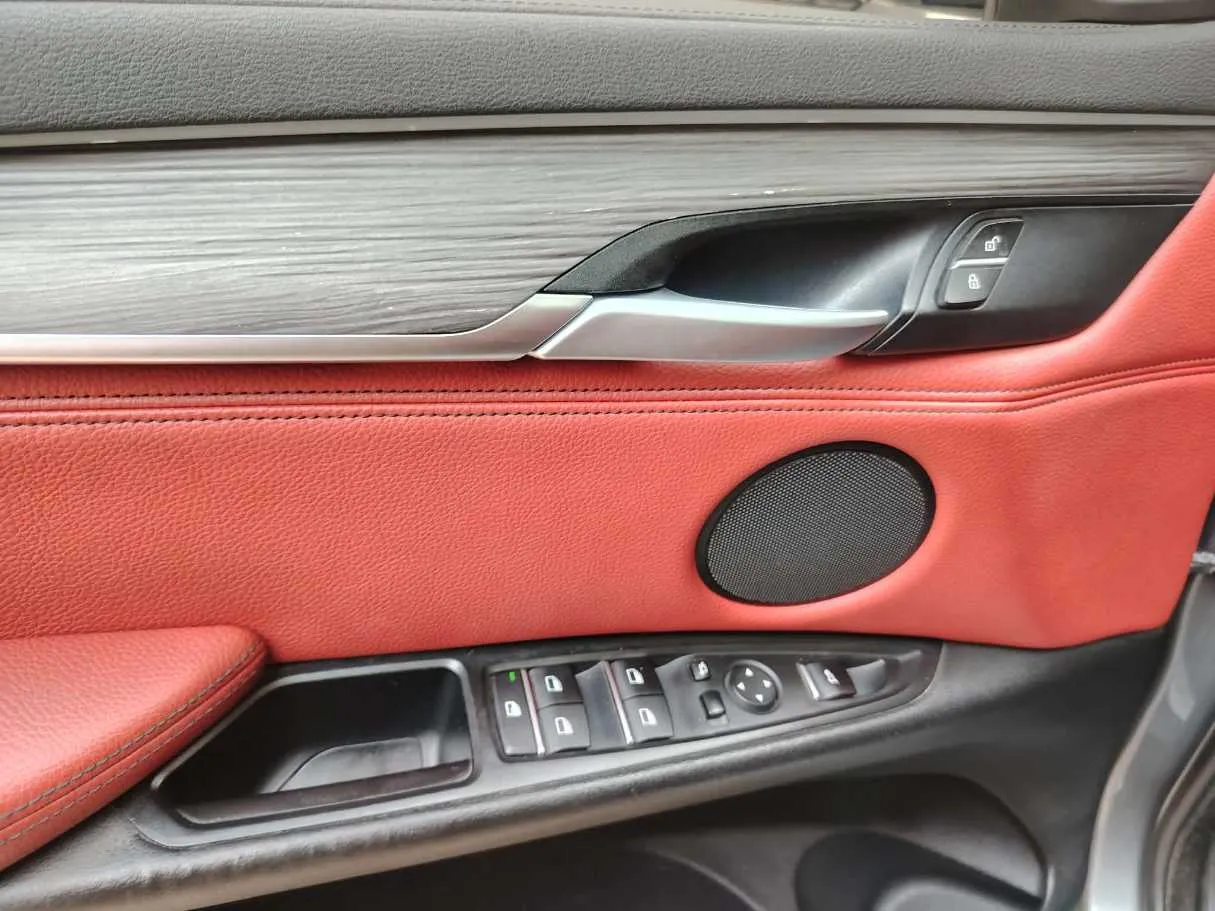 Car image 40