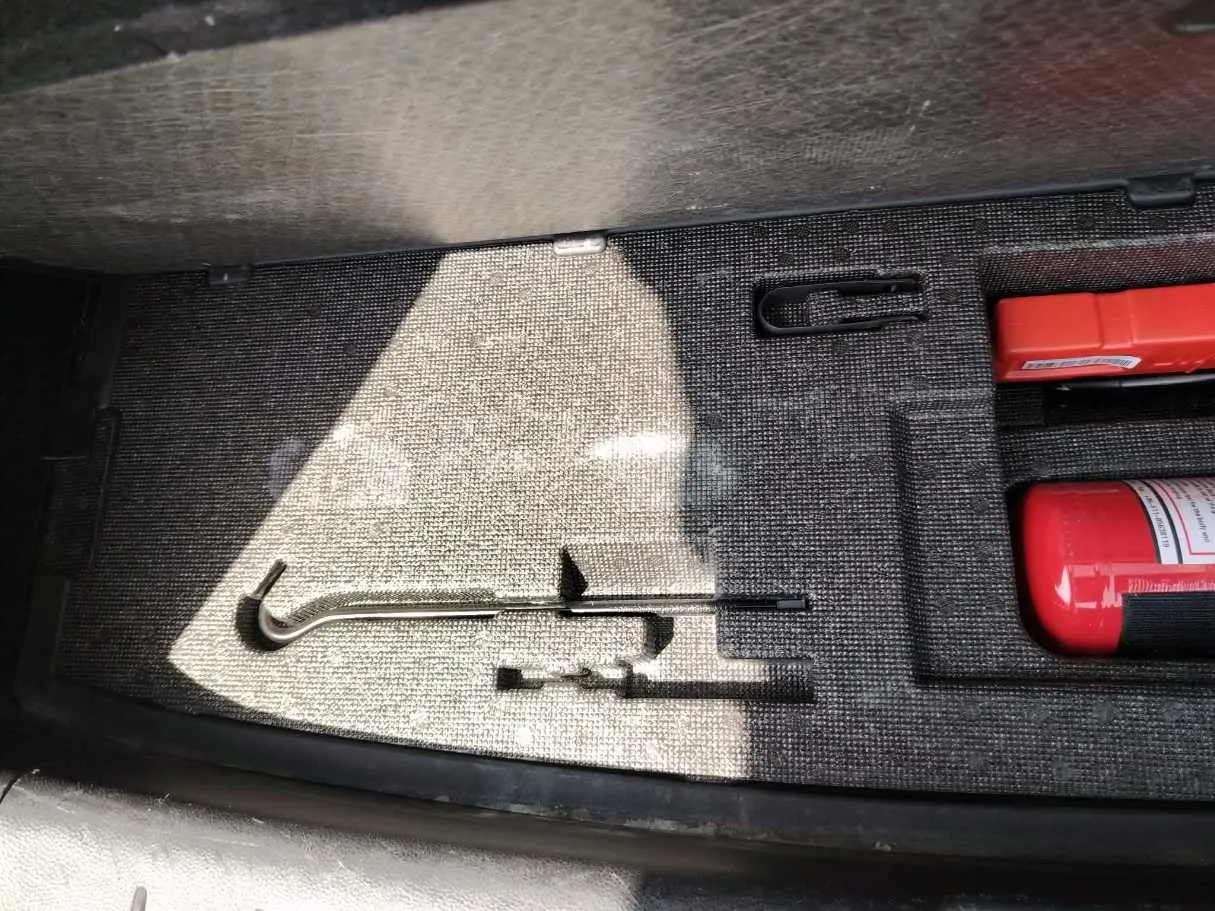 Car image 35