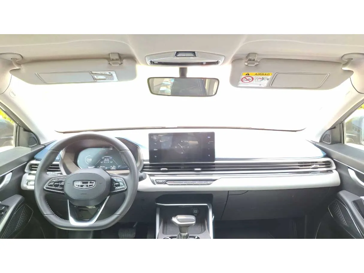 Car image 15