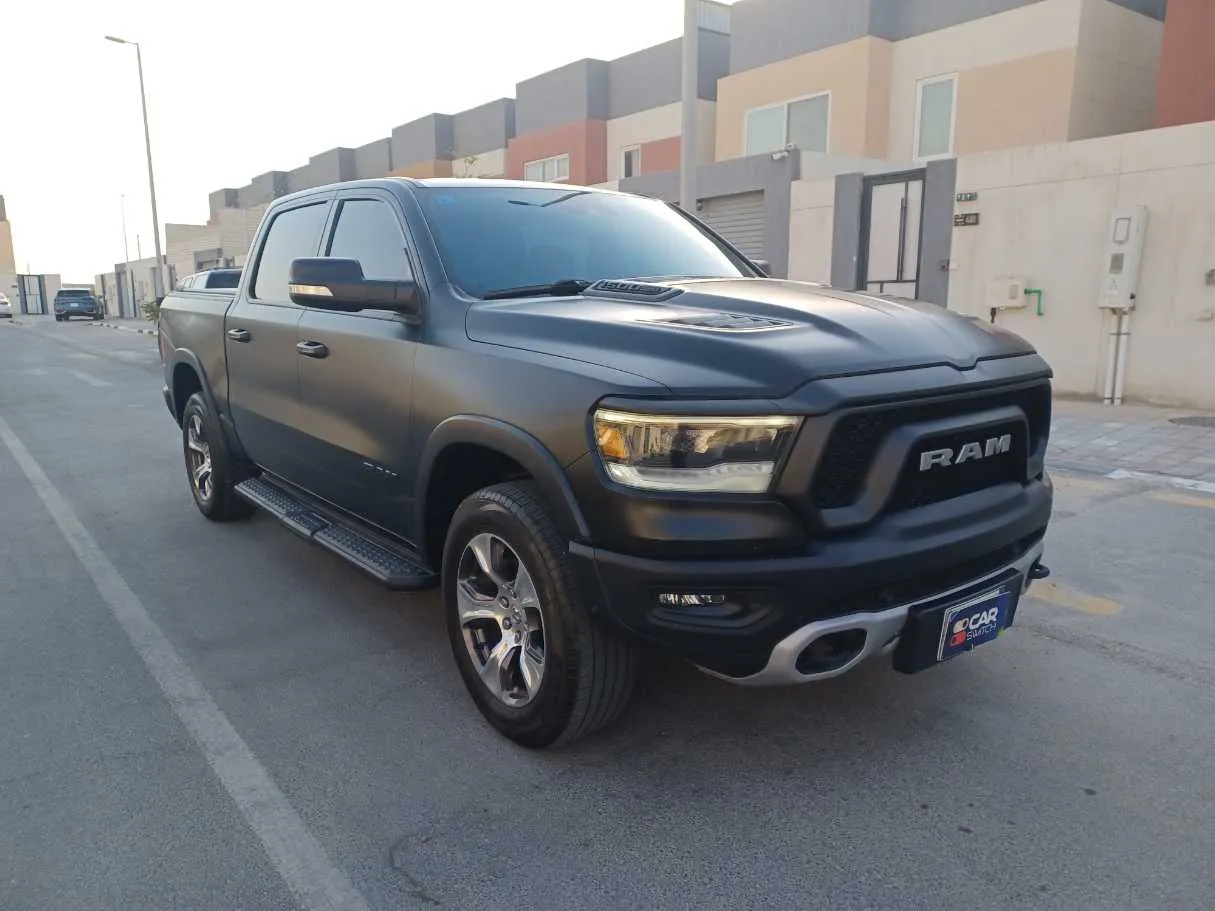 Car image 3