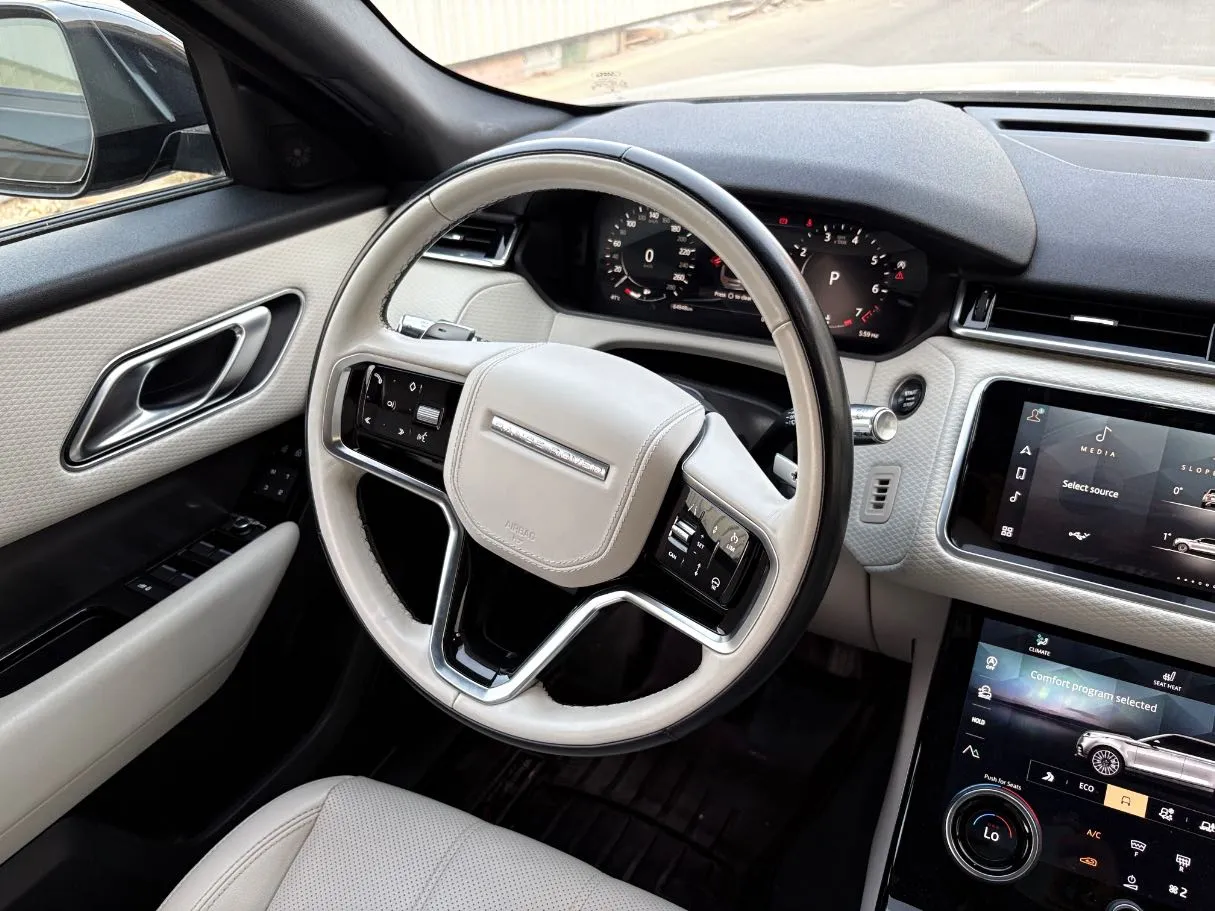 Car image 21