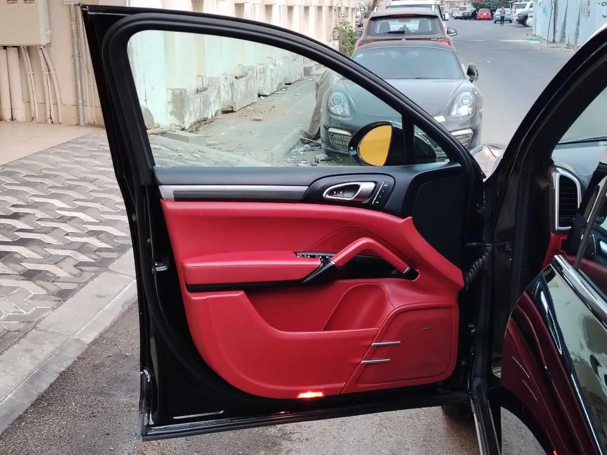 Car image 11