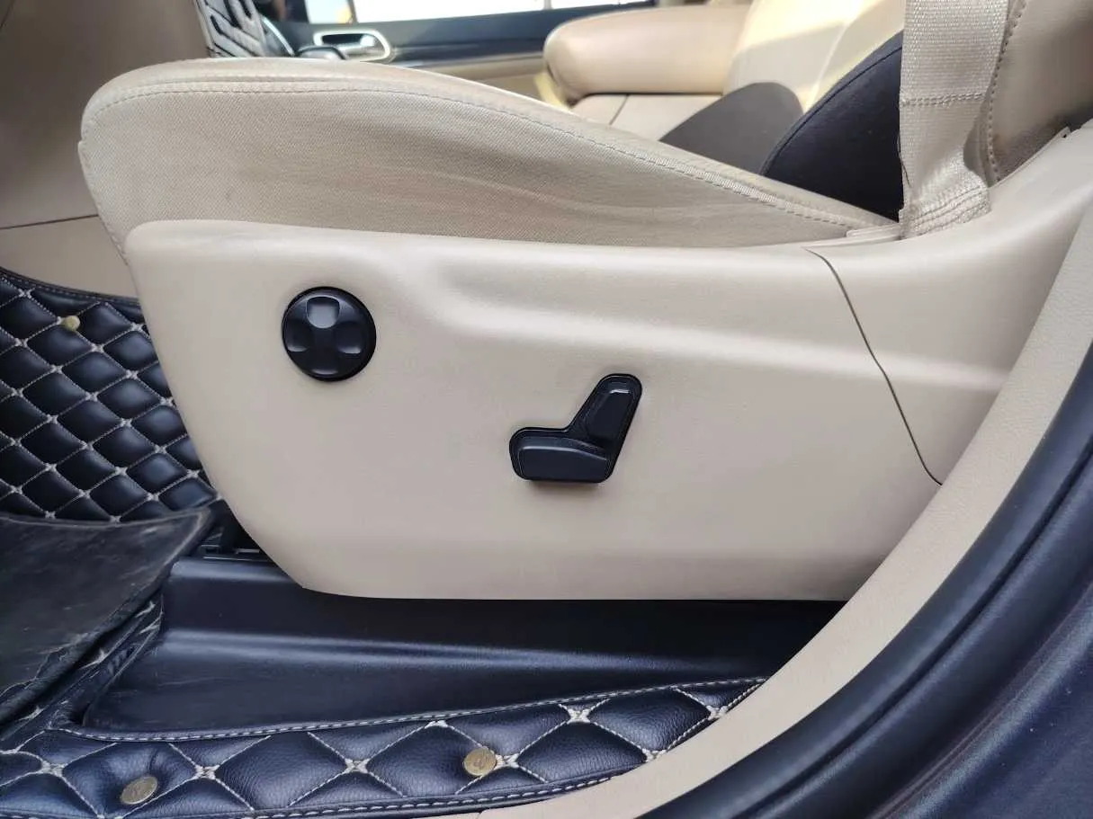 Car image 27