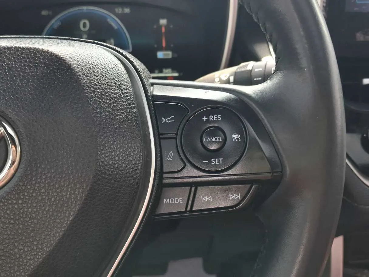 Car image 19