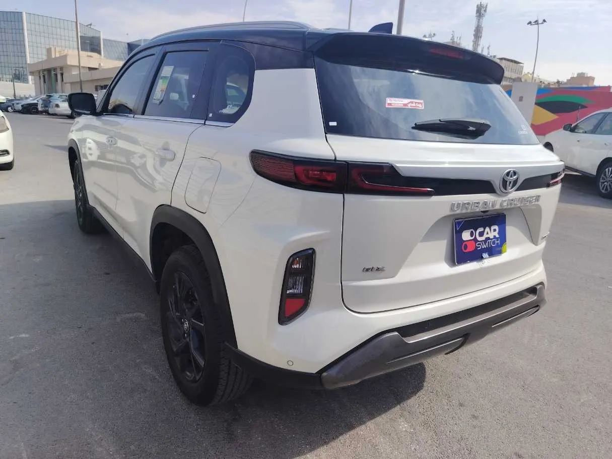 Car image 7