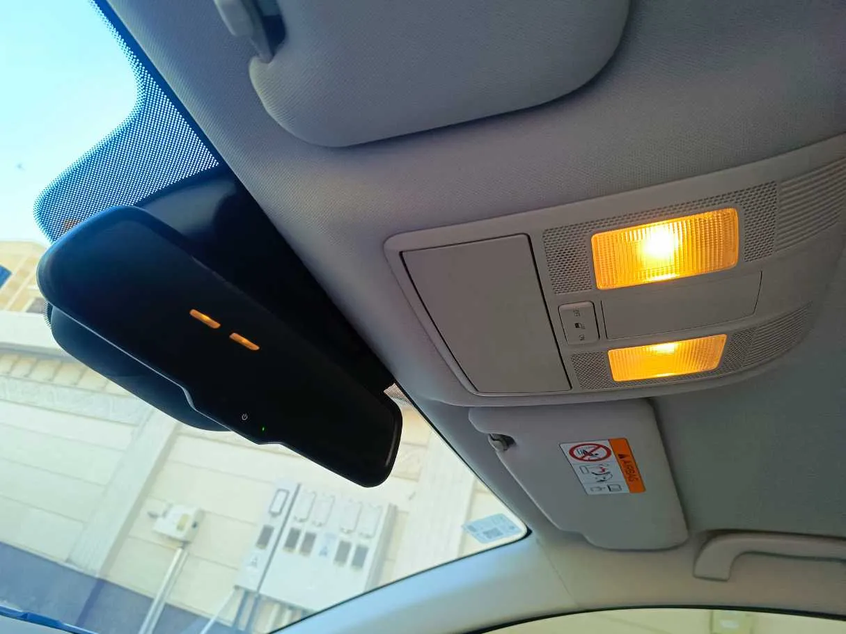 Car image 26