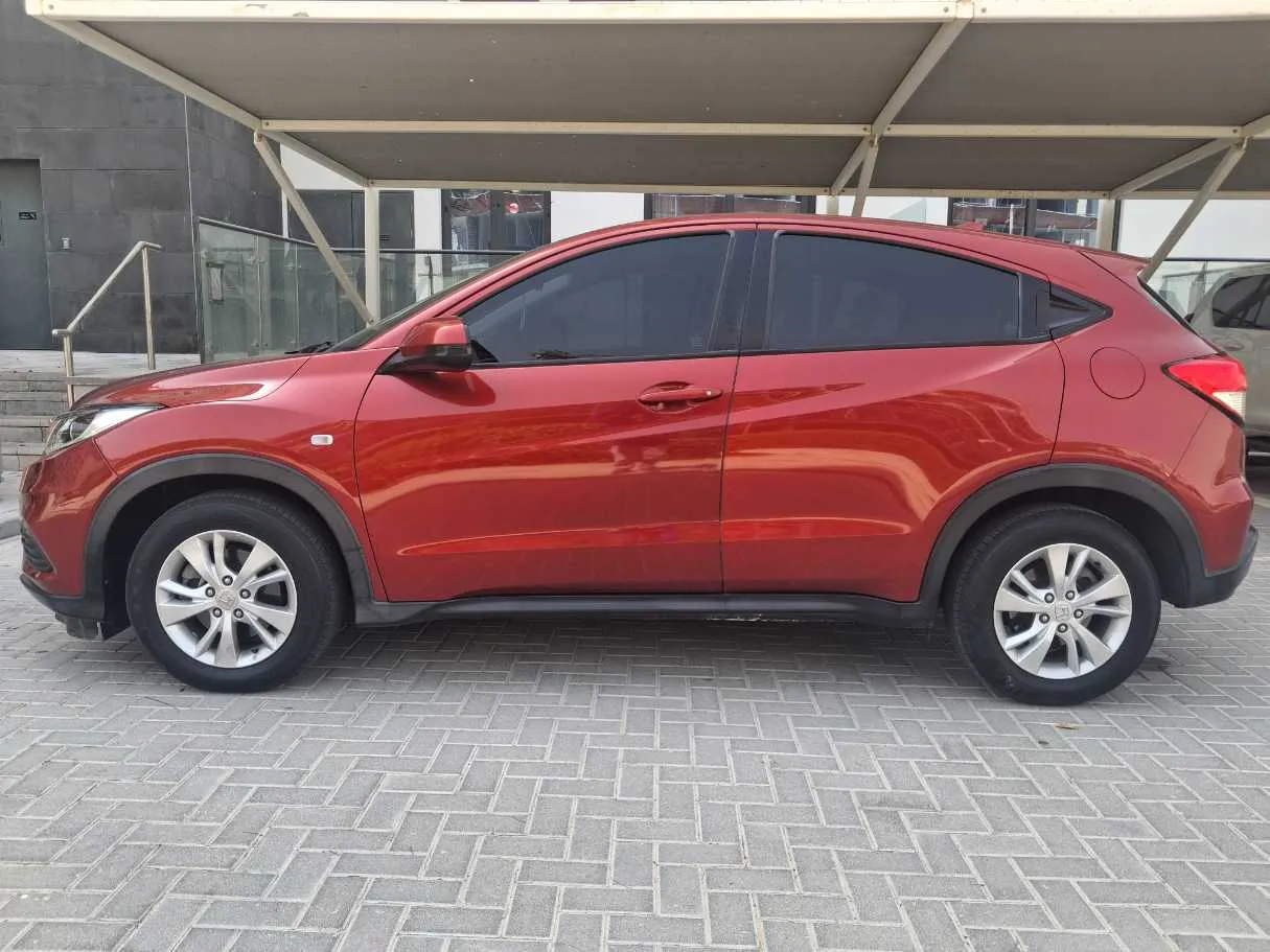Car image 4