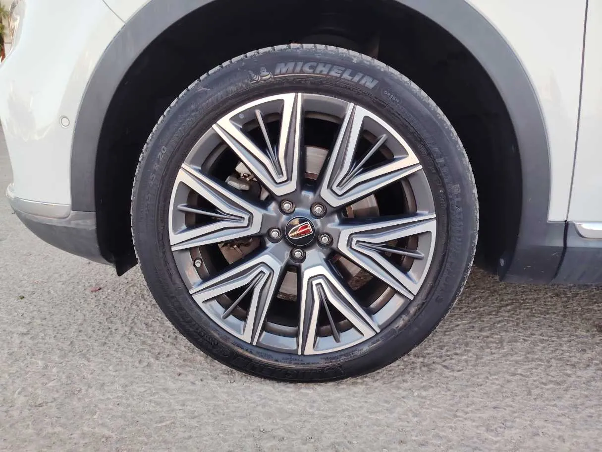 Car image 10