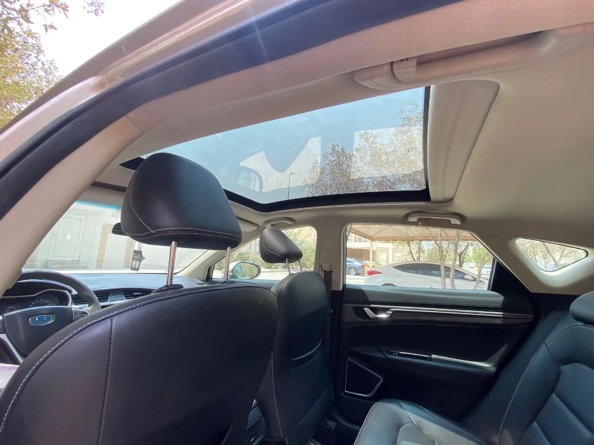 Car image 14