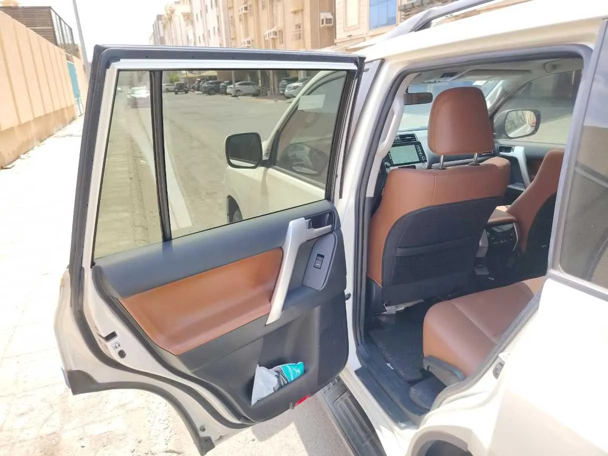 Car image 17