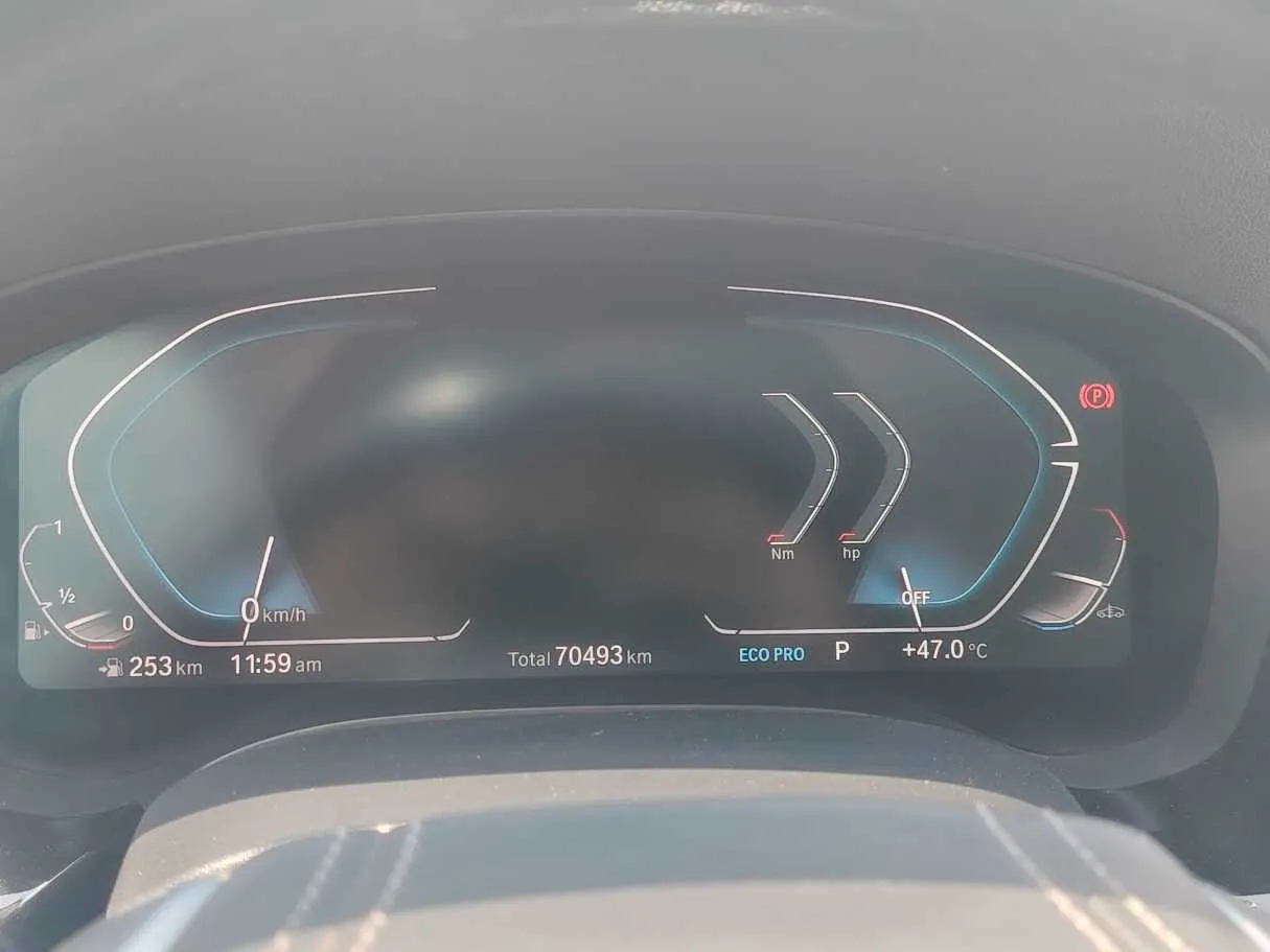 Car image 25