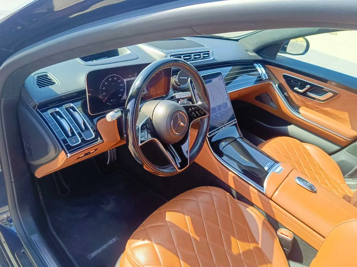 Car image 15