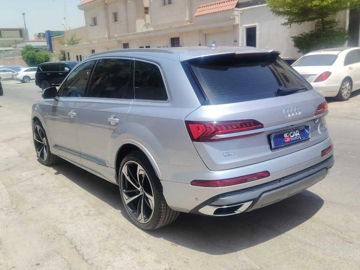 Car image 7