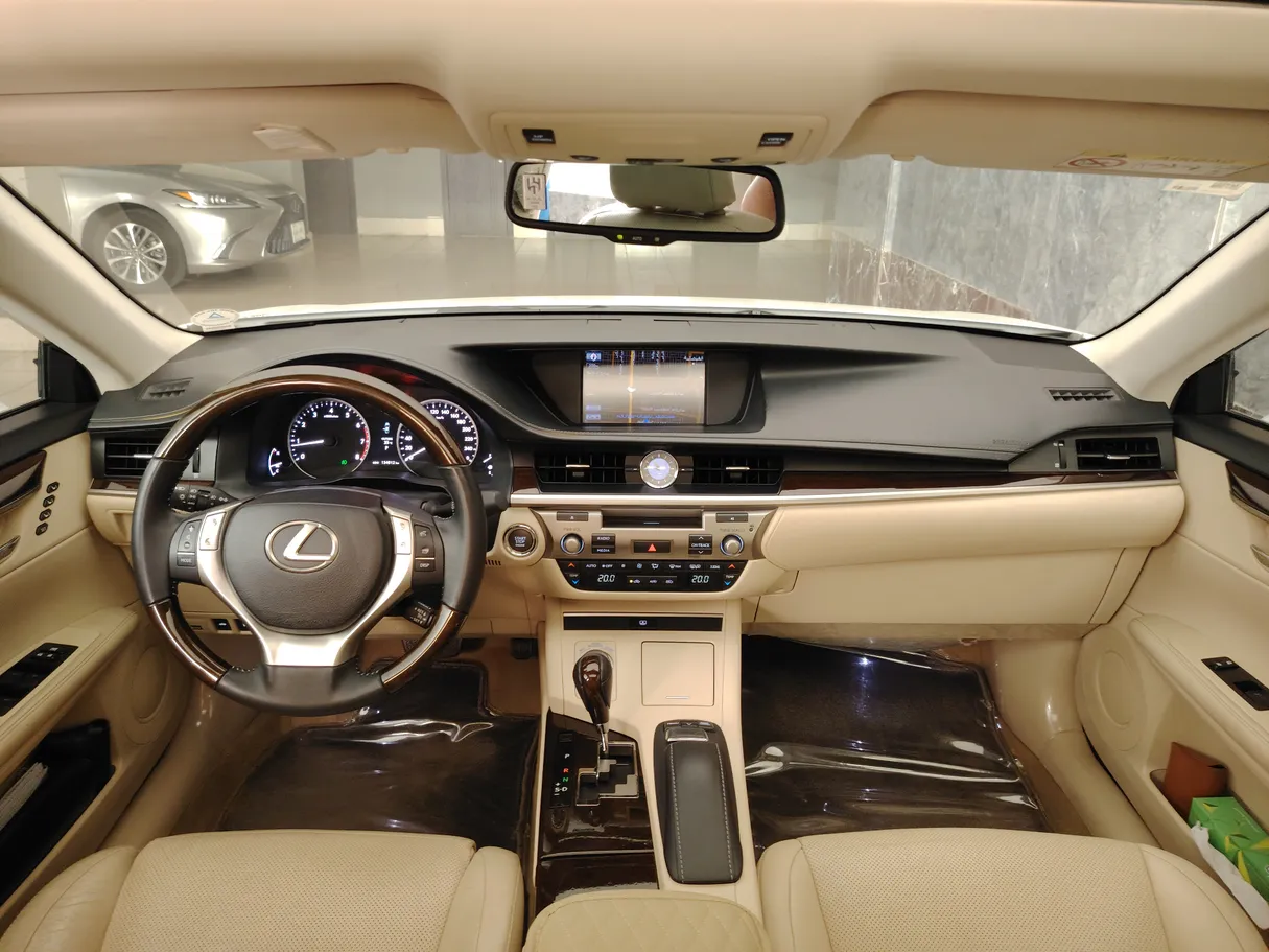 Car image 18