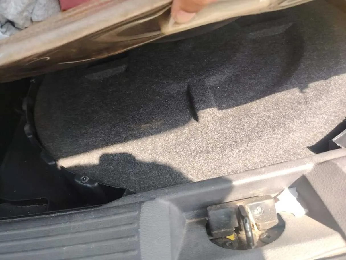 Car image 30
