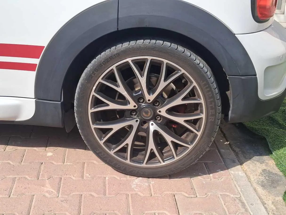 Car image 7