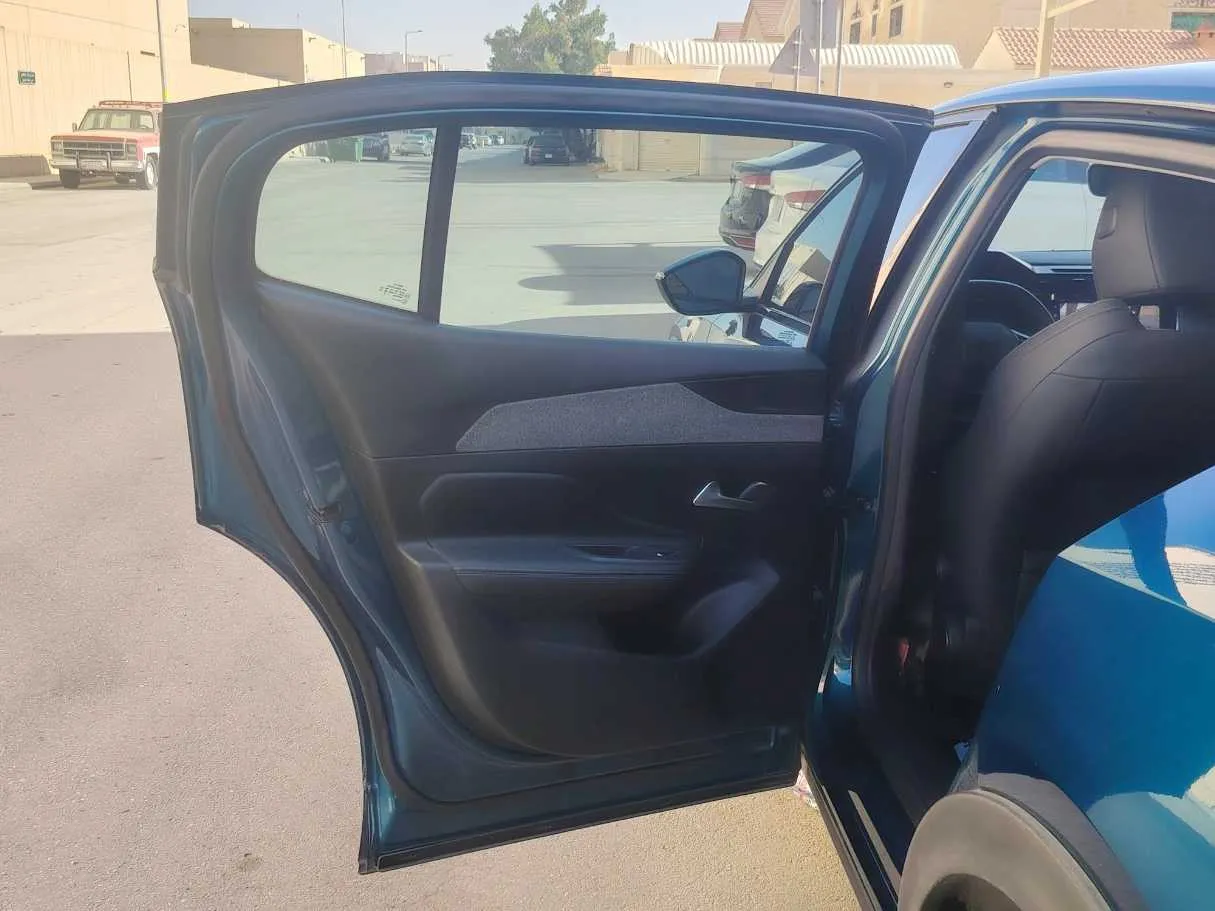 Car image 15