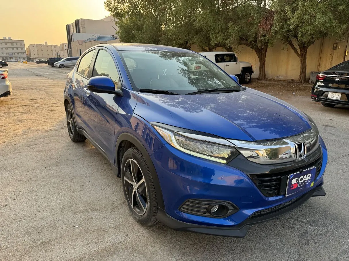 Car image 3