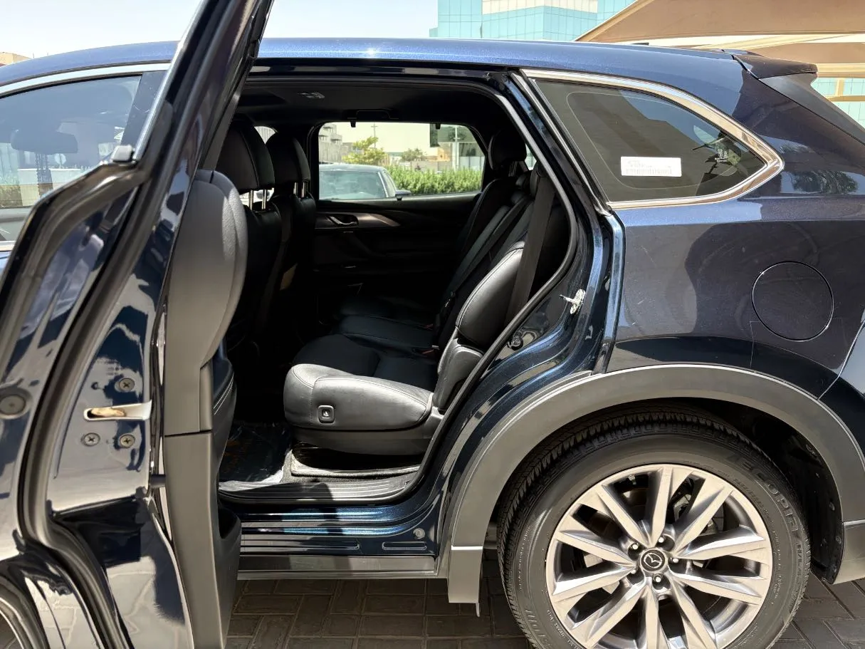 Car image 16