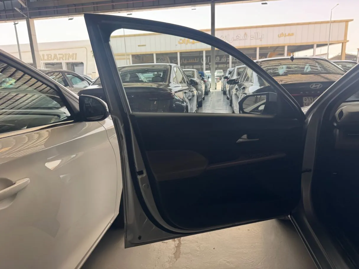 Car image 7
