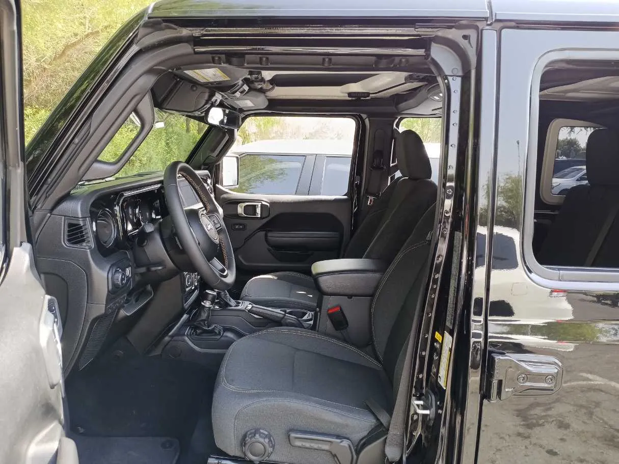 Car image 12