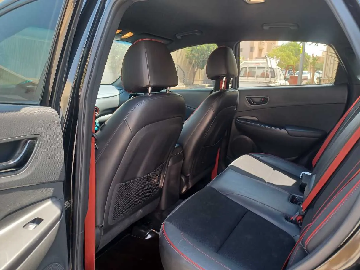 Car image 15