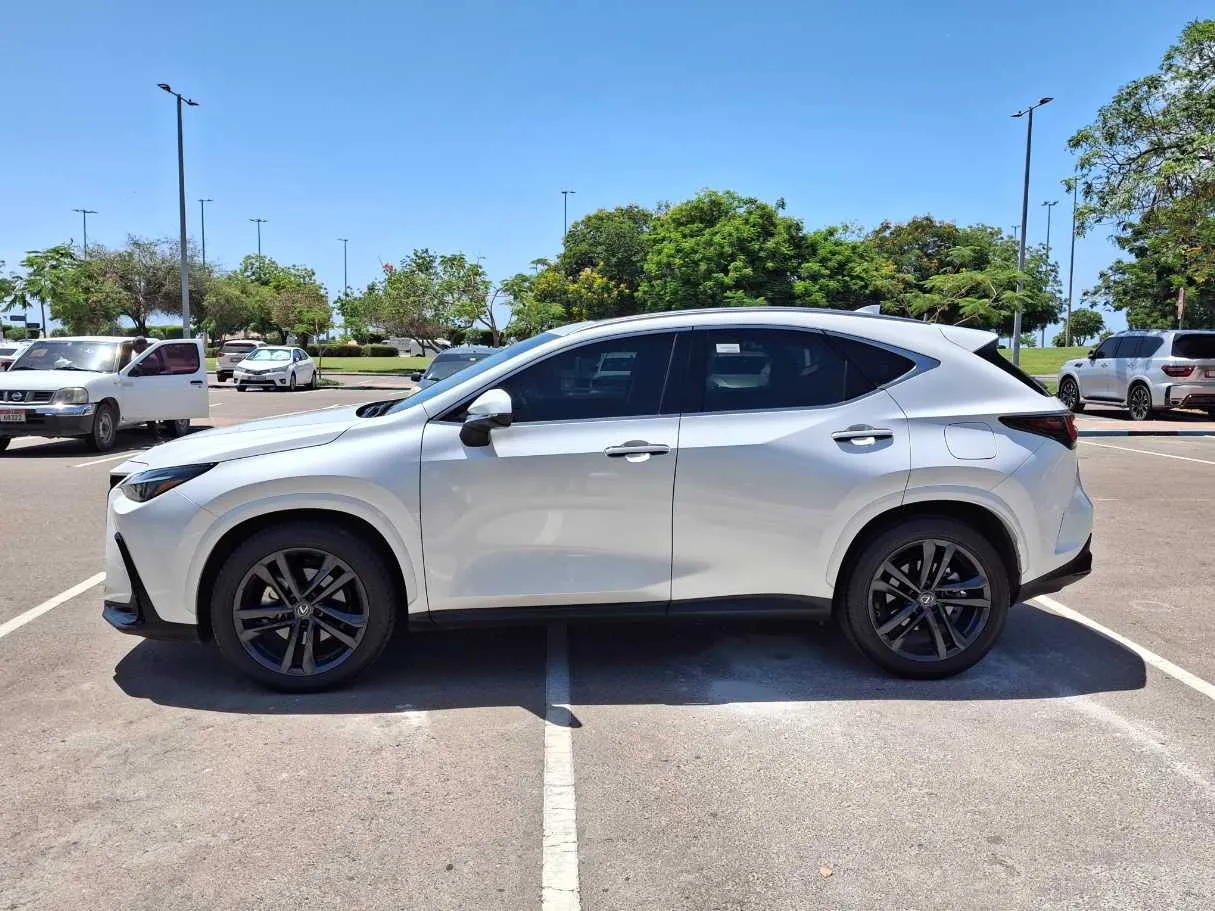 Car image 8