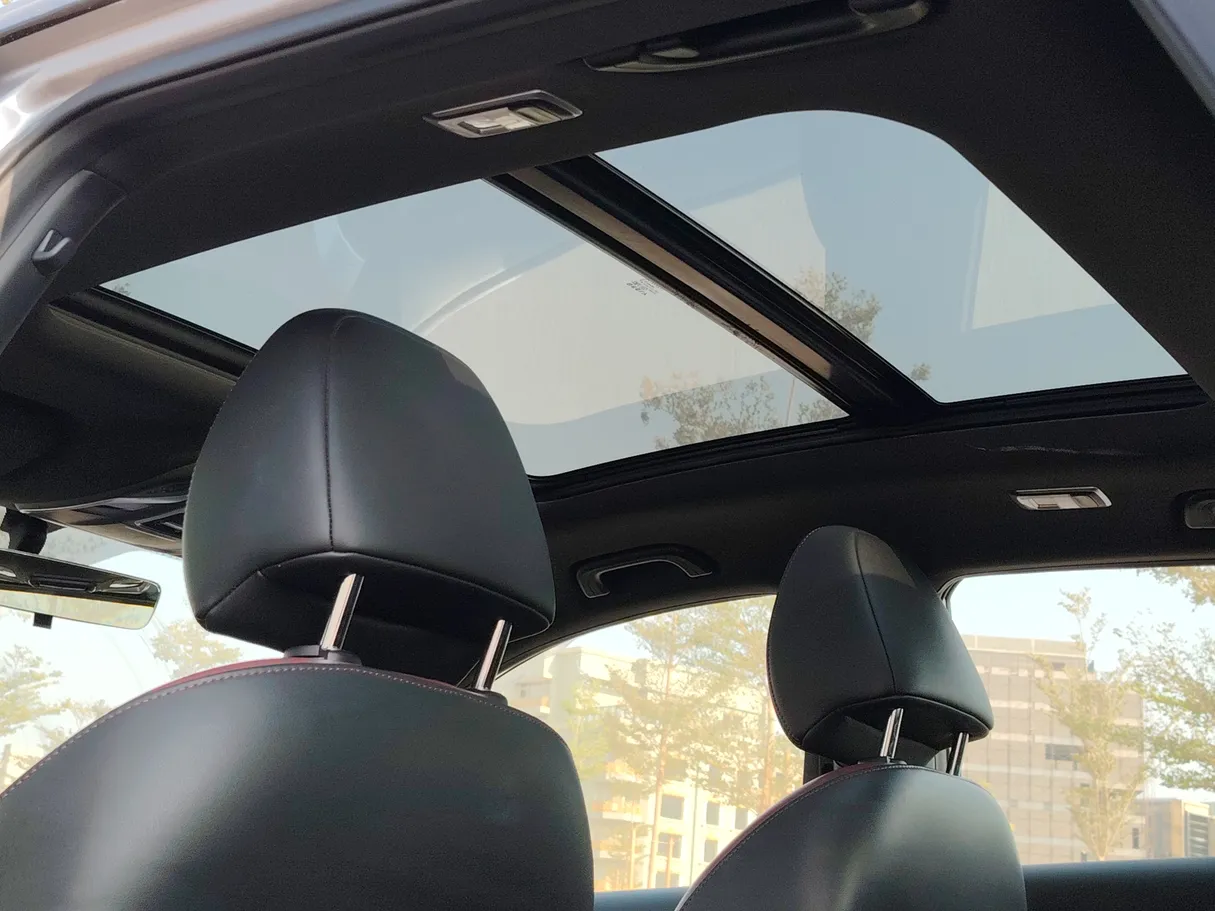 Car image 17