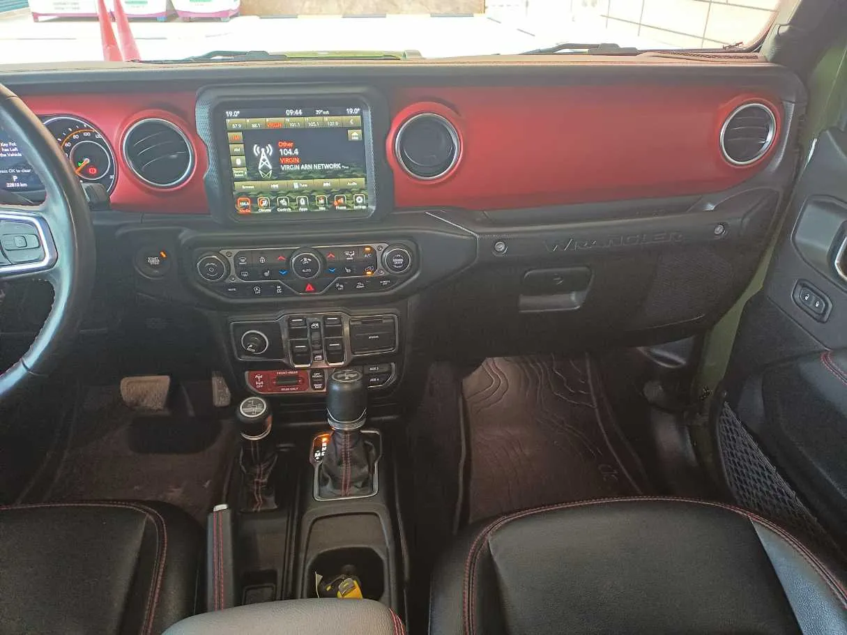 Car image 16