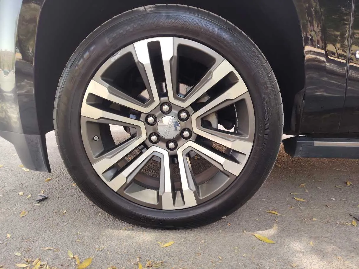 Car image 10