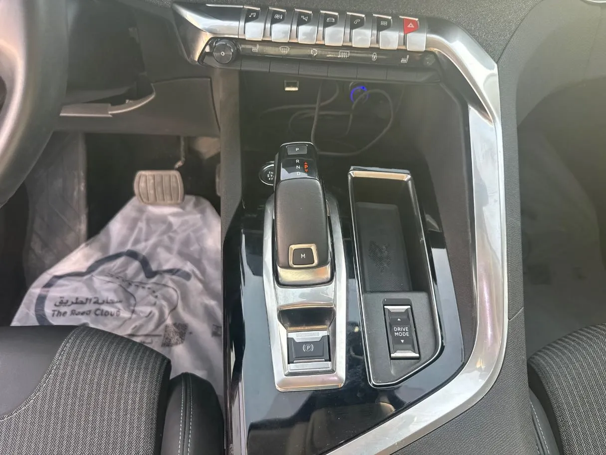 Car image 15